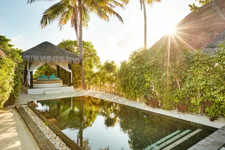 Deluxe Beach Villa with Pool
